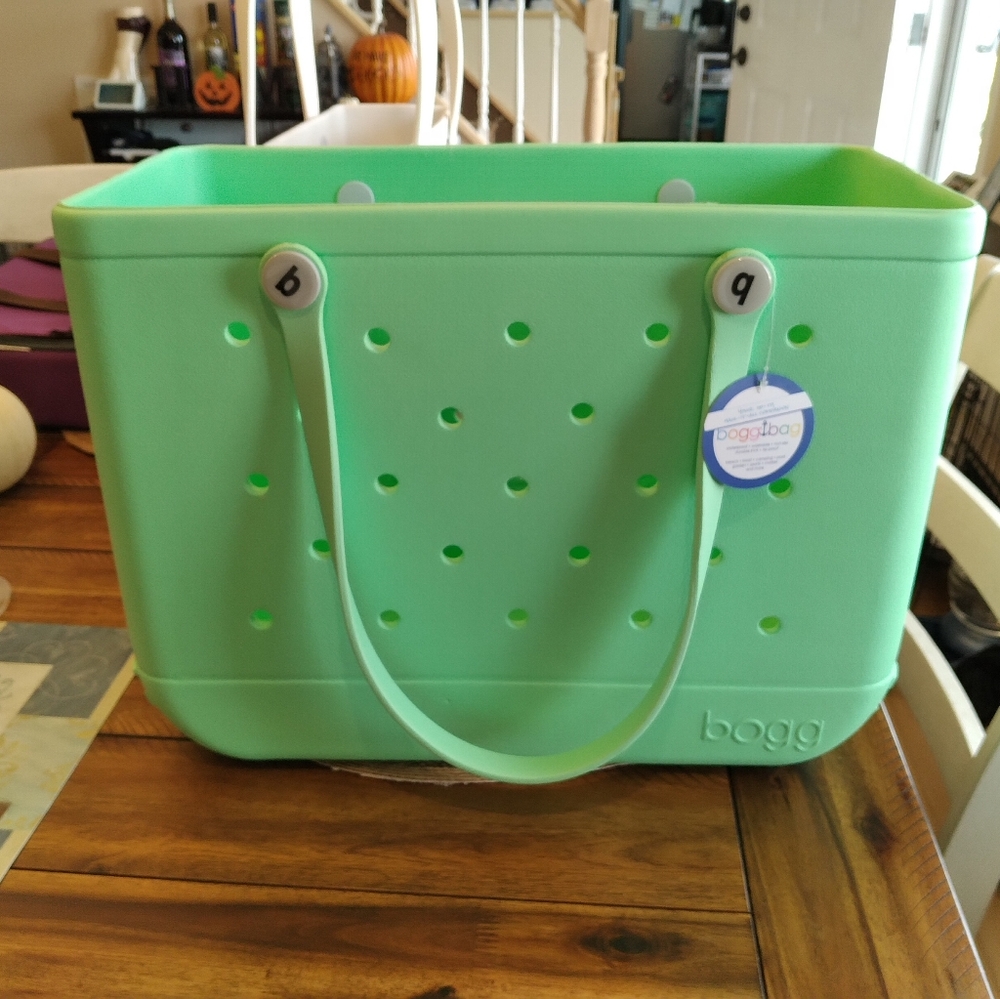 Sample large mint Bogg